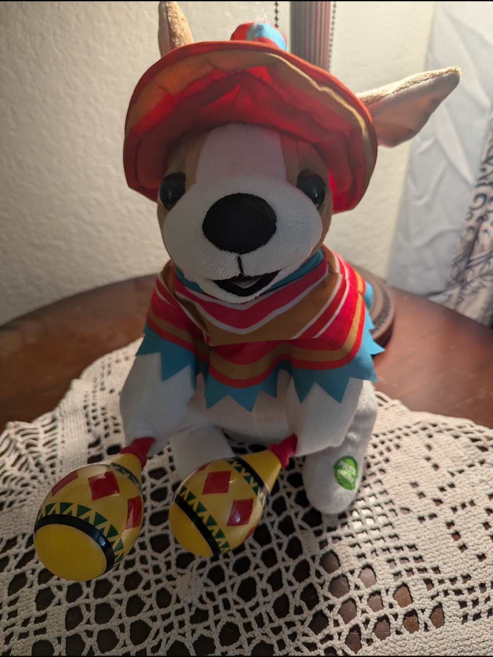 Animated Mariachi Chihuahua Singing Puppy/Sings- Donde Esta Santa Claus.(Works)